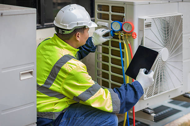 Professional Hvac technician working in Parryville, PA